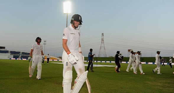 Joe Root leaves the field